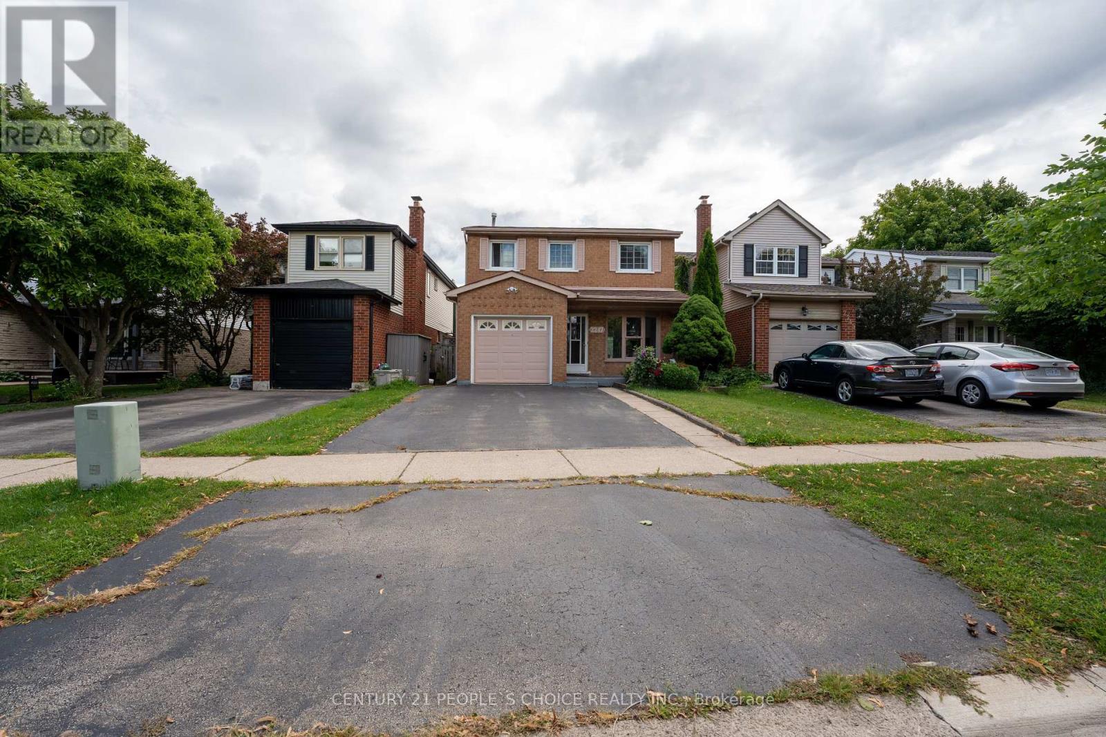 2247 Silverbirch Ct, Burlington, ON L7M 3H2