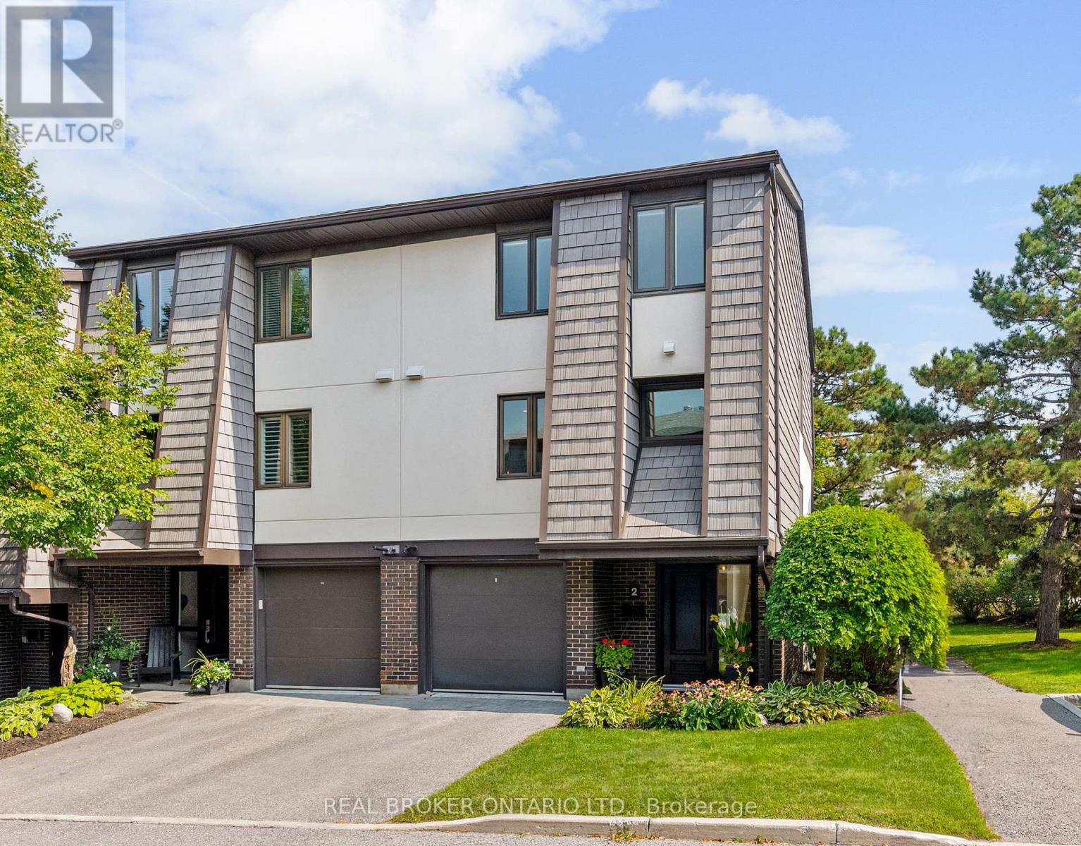 2 655 Richmond Rd, Ottawa, ON K2A 3Y3