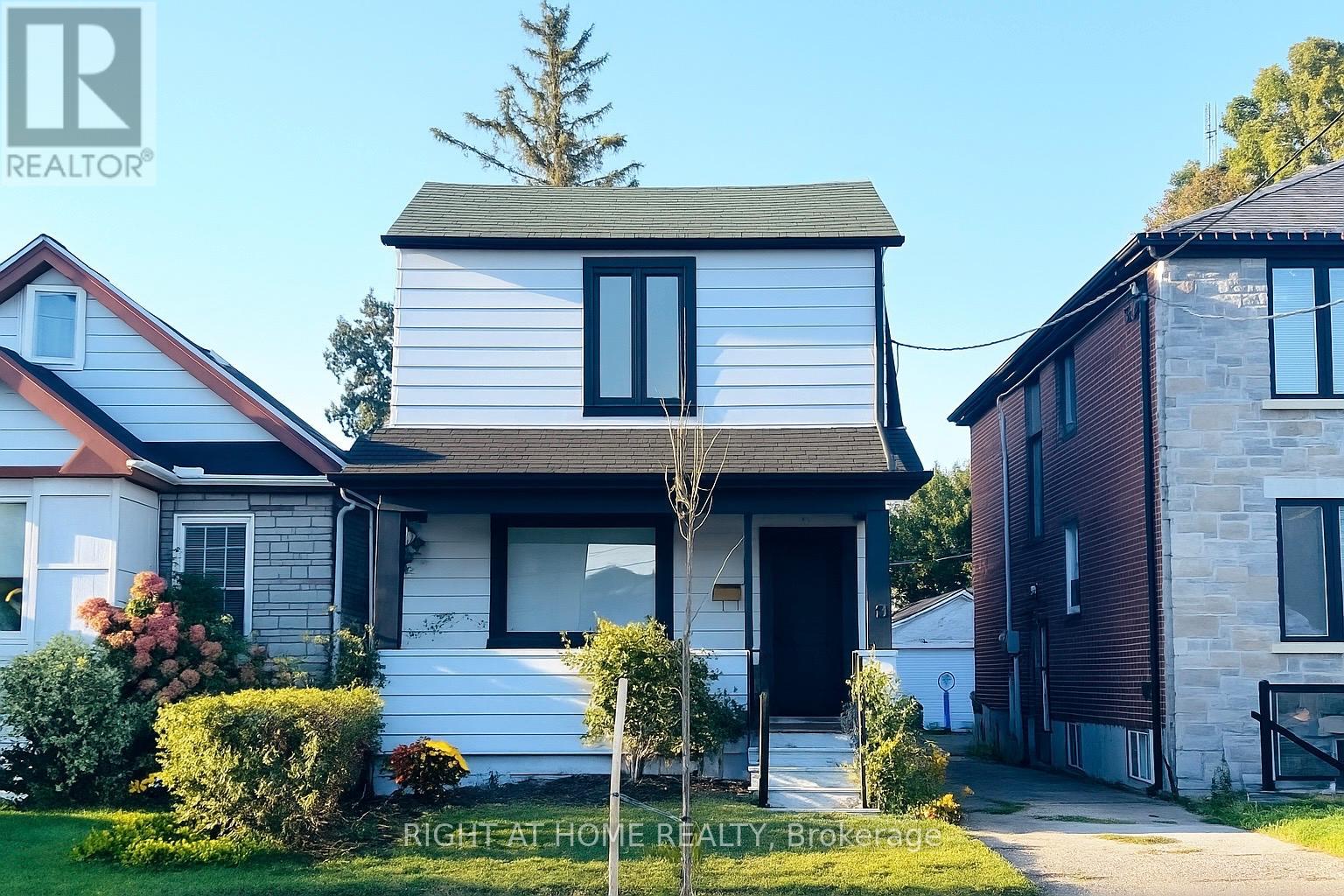 28 Pendeen Ave, Toronto, ON M6N 2P3