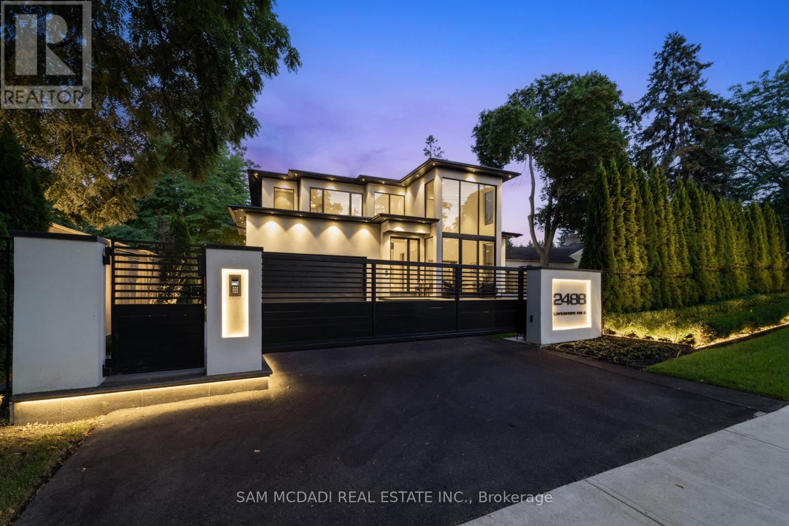 2488 Lakeshore Rd E, Oakville, ON L6J 6G2
