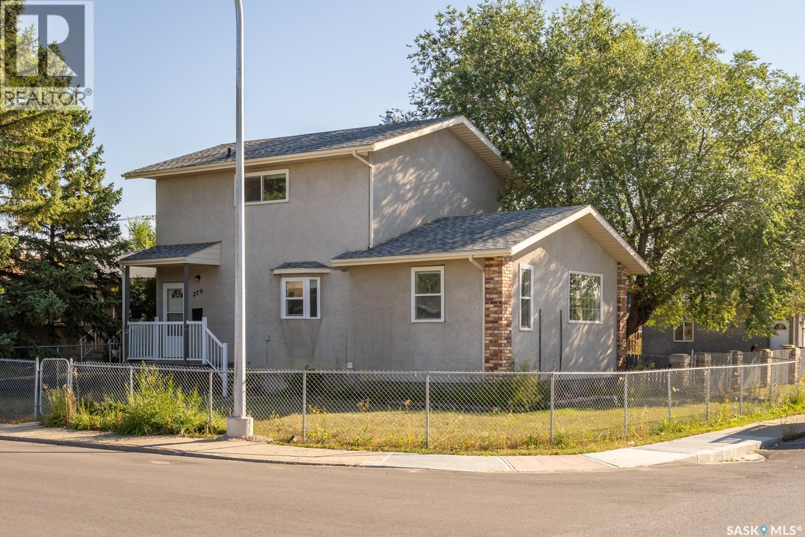 279 Angus St, Regina, SK S4R 3H4