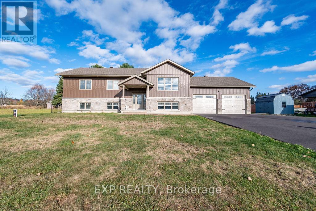 20 Riverdale St, Whitewater Region, ON K0J 2L0