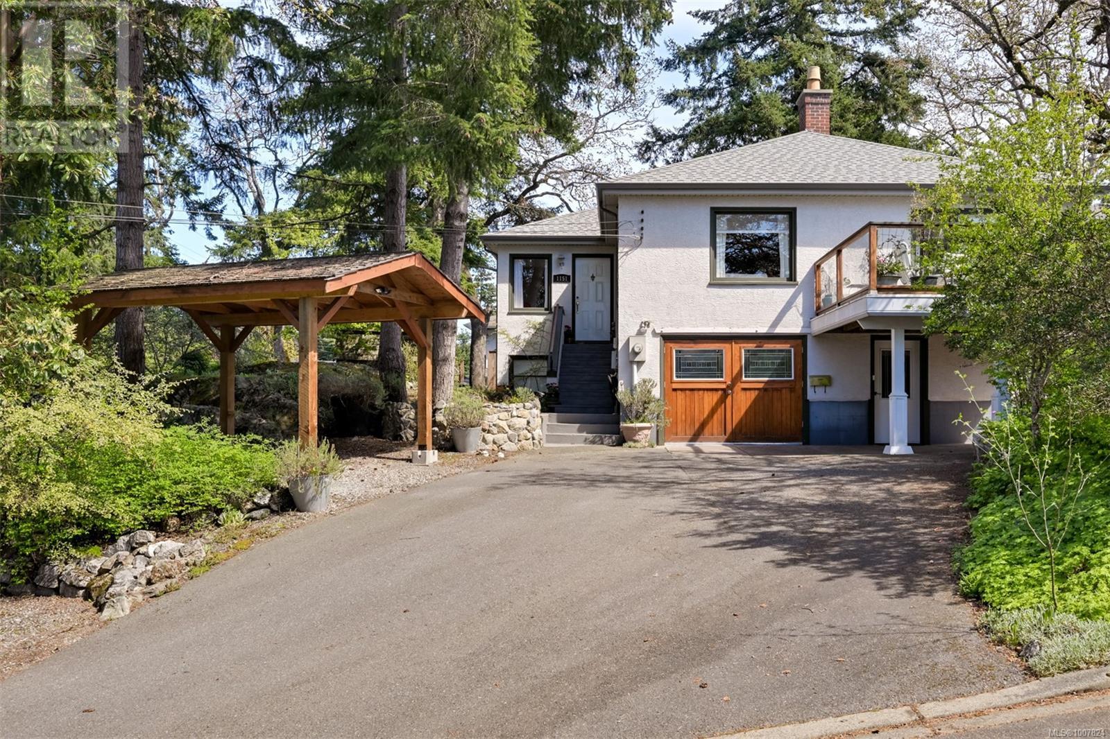 1151 Reynolds Rd, Saanich, BC V8P 2K5