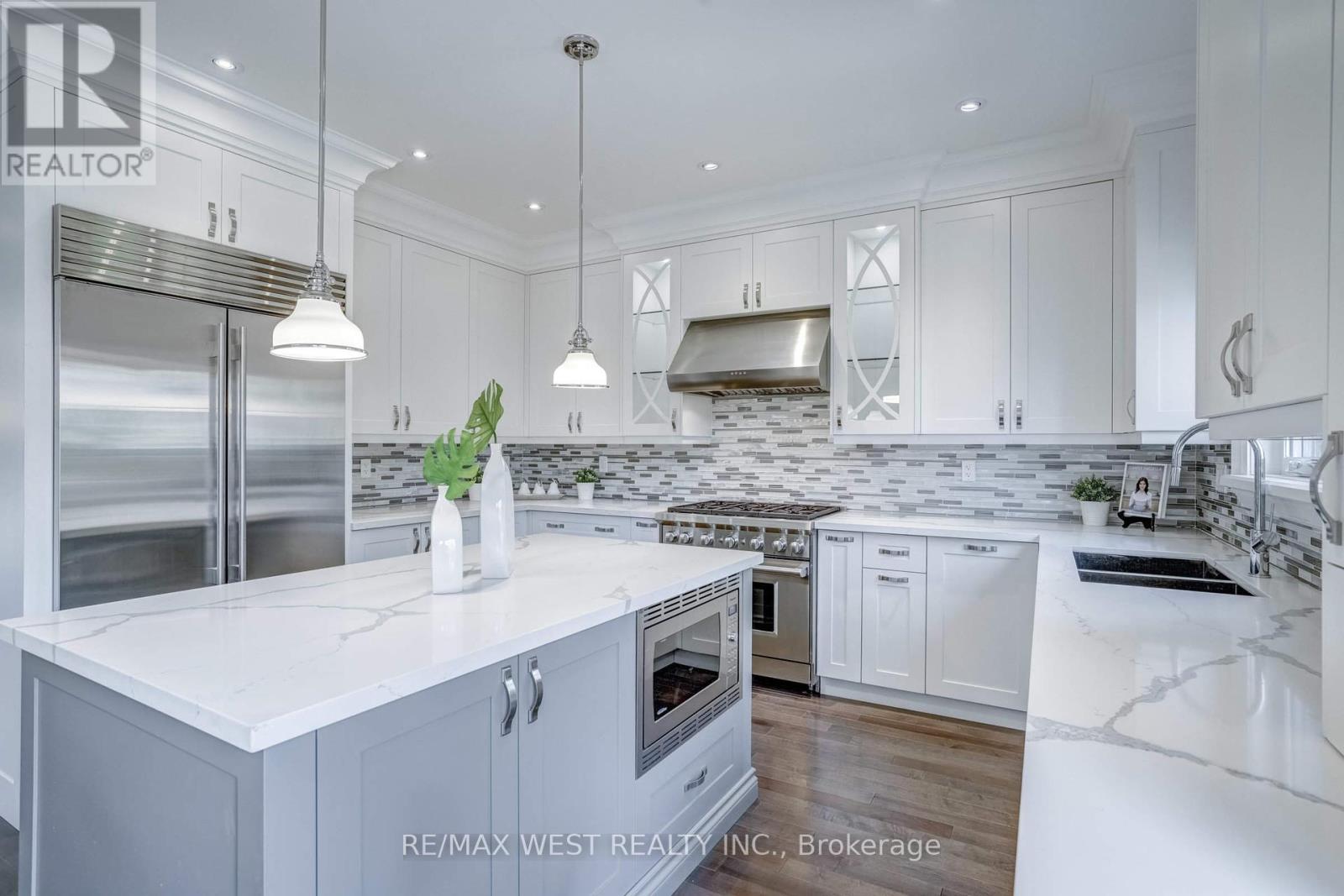 352 Lawrence Ave W #b, Toronto, ON M5M 1B7