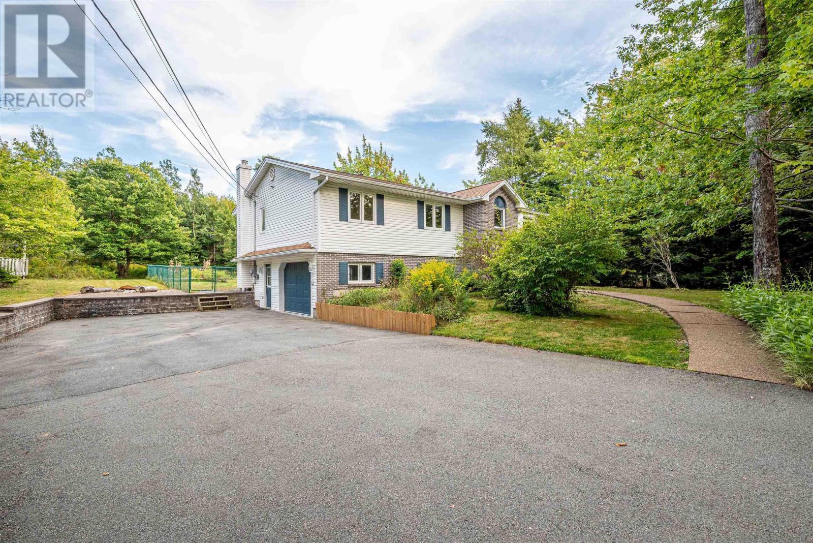 78 Kingswood Dr, Hammonds Plains, NS B4B 1K4