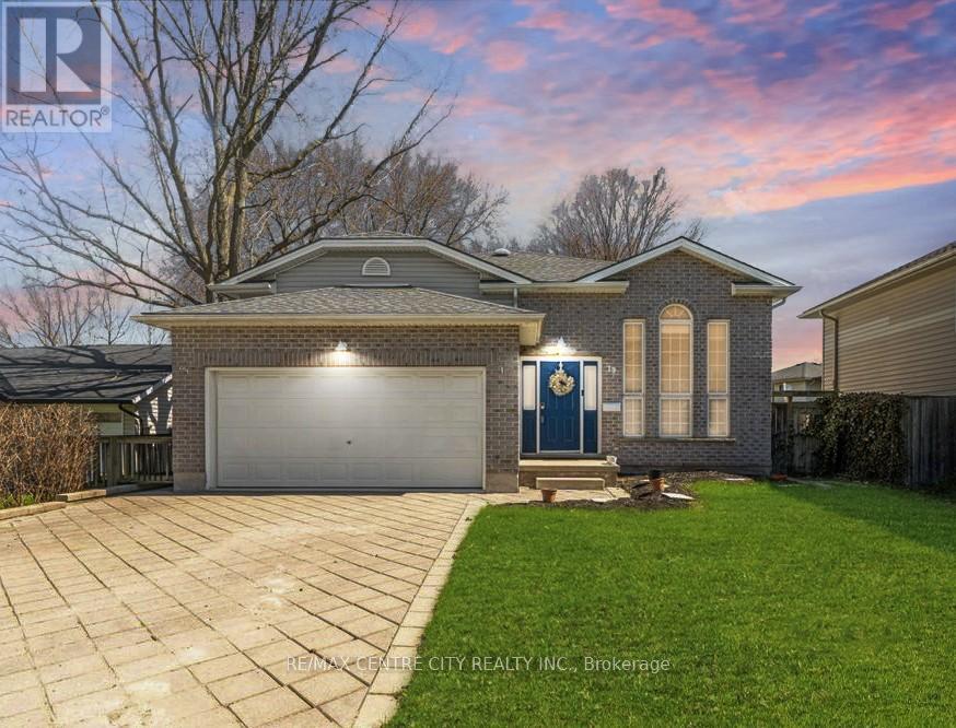 19 Dell Dr, Strathroy-Caradoc, ON N7G 1C6