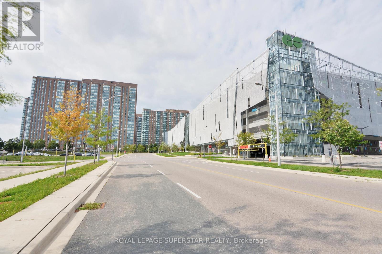 215 115 Hillcrest Ave, Mississauga, ON L5B 3Y9