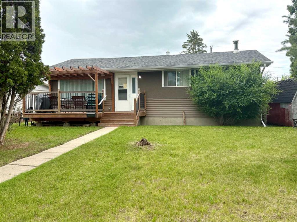 17 Fern Rd, Red Deer, AB T4N 4Z3