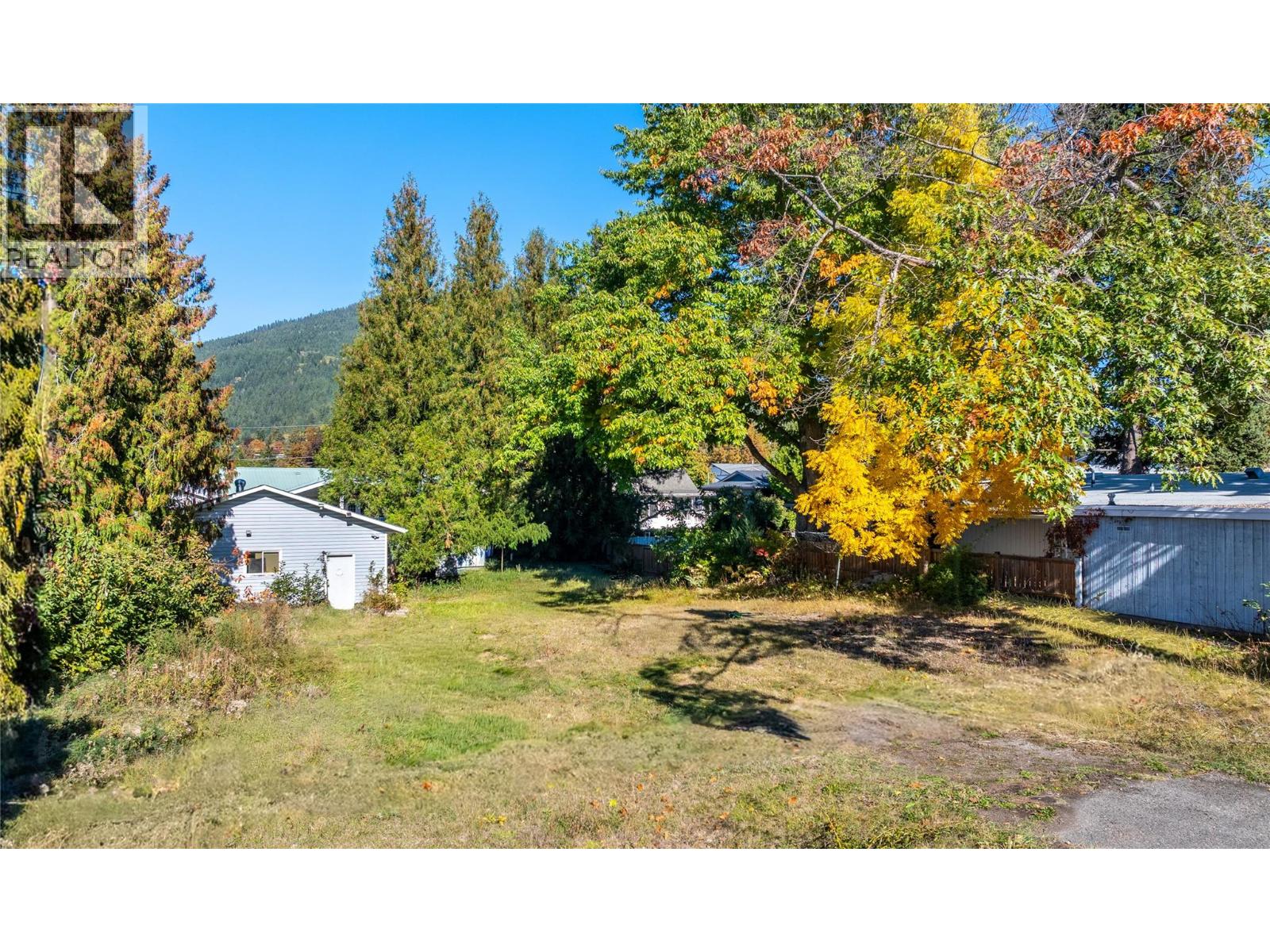 2104 Ash St, Creston, BC V0B 1G0