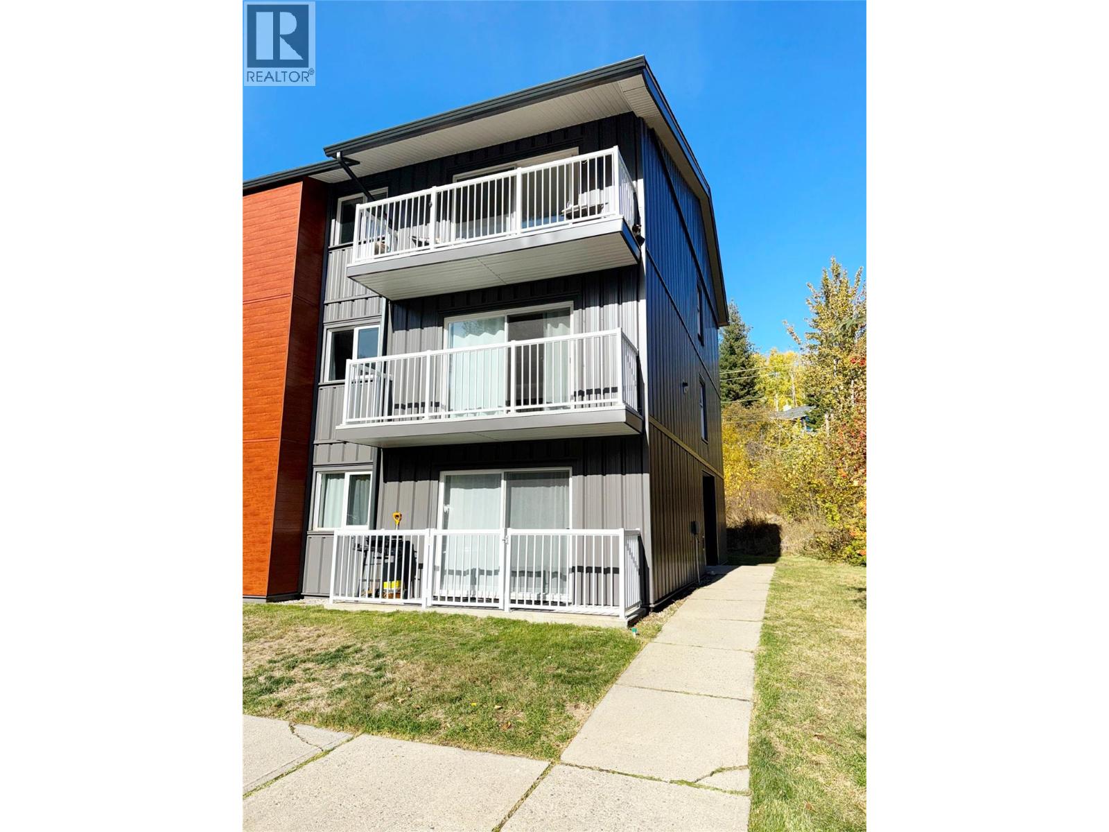 880 Wordsworth Avenue Unit 304, Trail, BC V1R 2E9