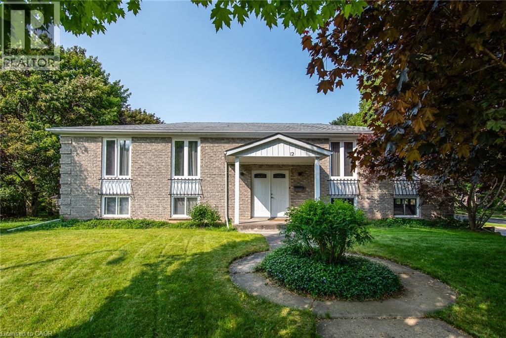 12 Academy Cres, Waterloo, ON N2L 5H7