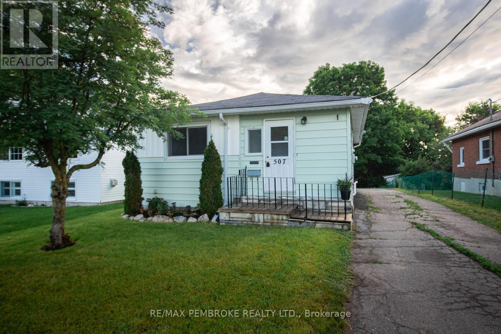 507 Moore St, Renfrew, ON K7V 1M2