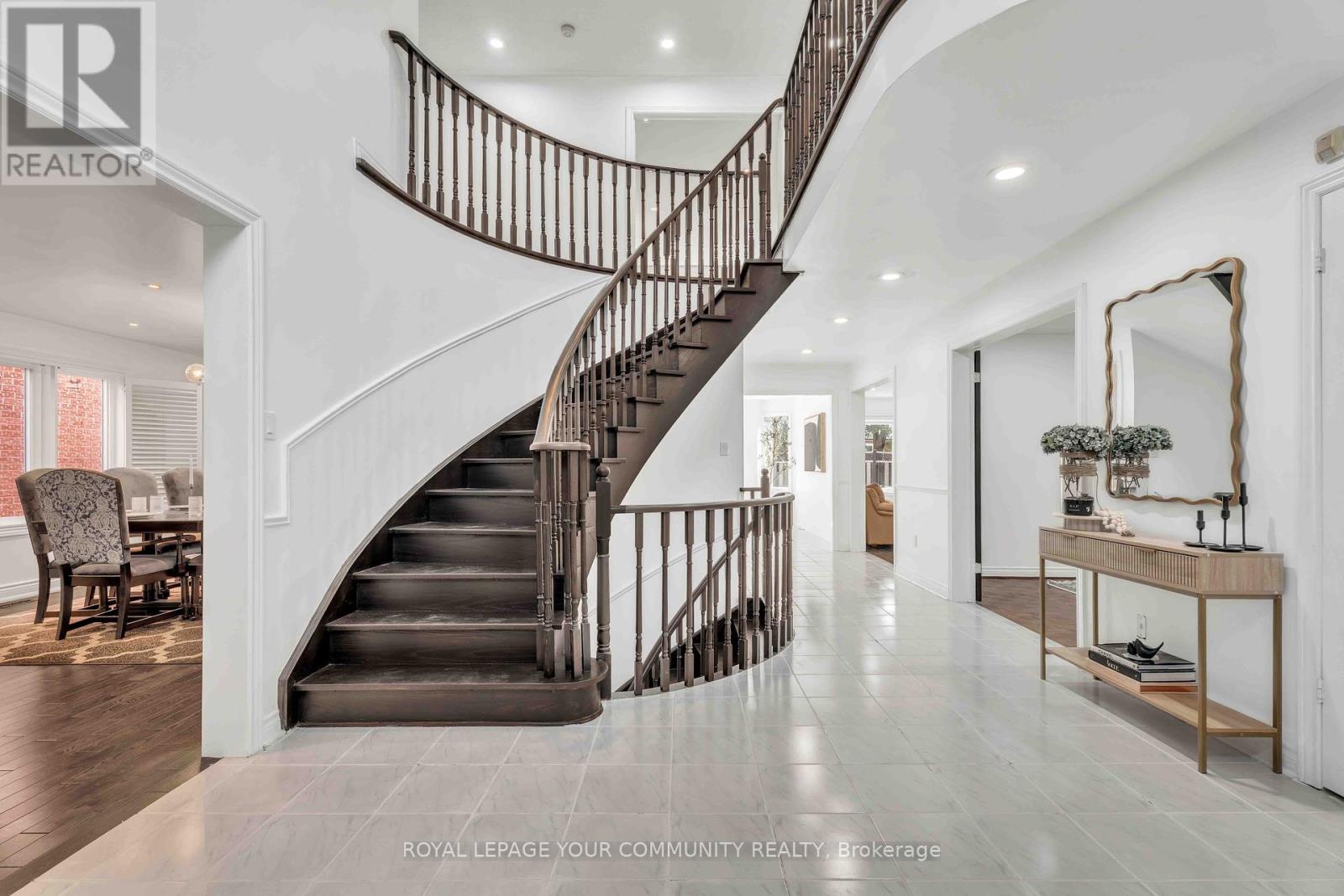 50 Waltham Cres, Richmond Hill, ON L4B 1Z6