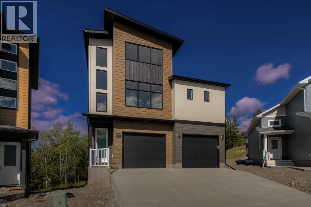 25 Avenue Unit 8603, Crowsnest Pass, AB T0K 0M0