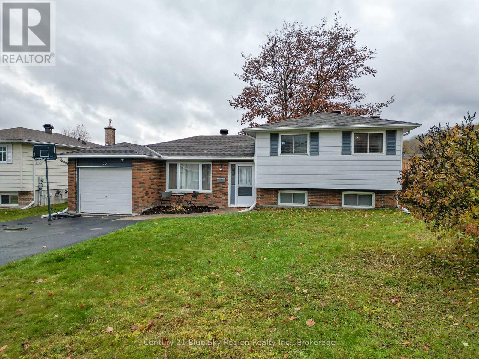 22 Kathryn Cres, North Bay, ON P1B 8P4