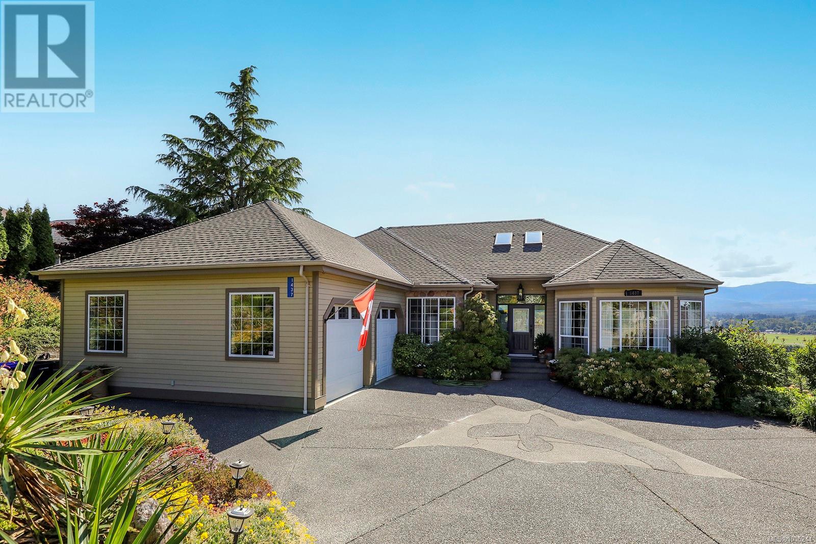 1437 Valley View Dr, Courtenay, BC V9N 8T3