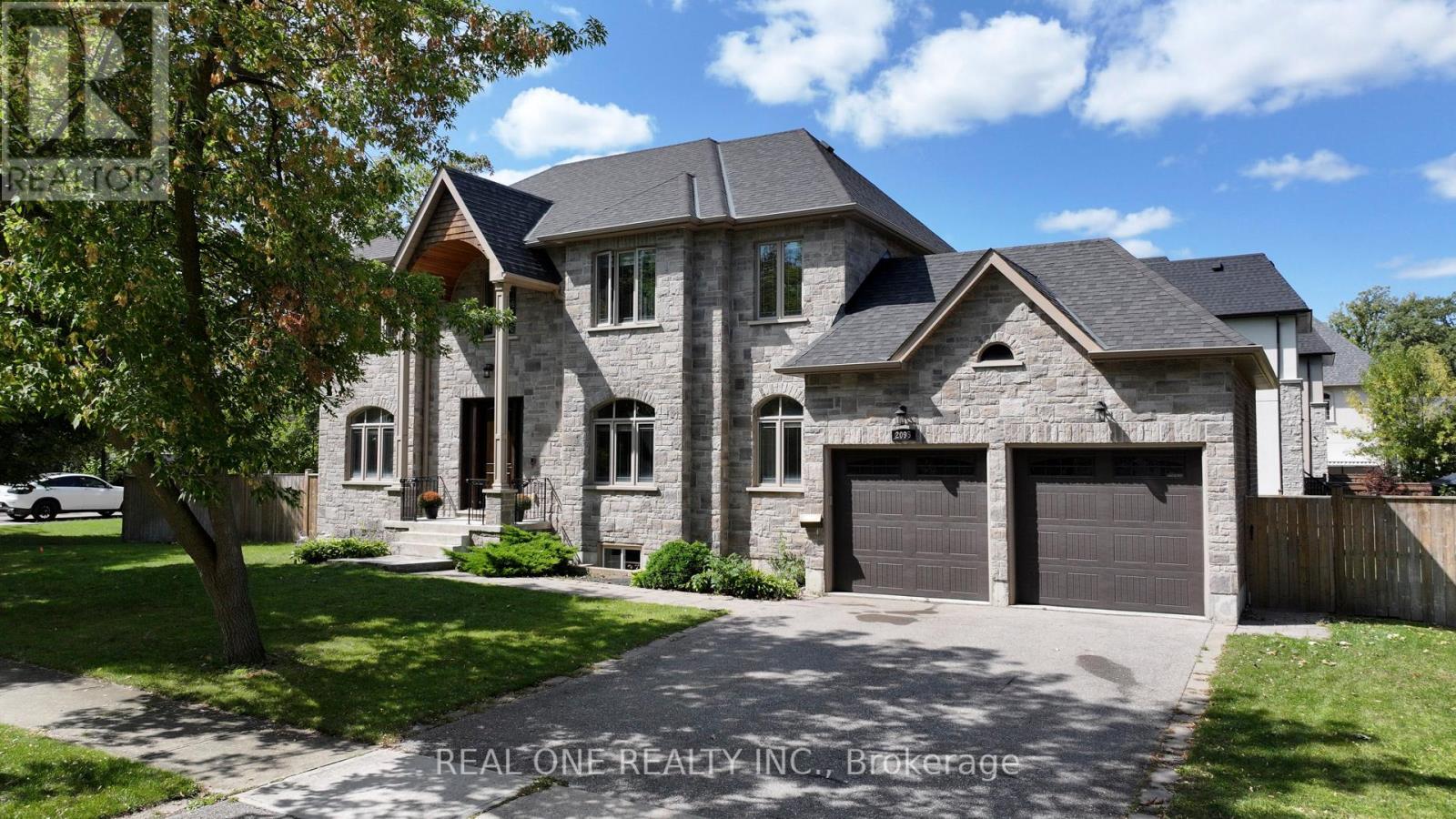 2095 Springfield Rd, Mississauga, ON L5K 1V7