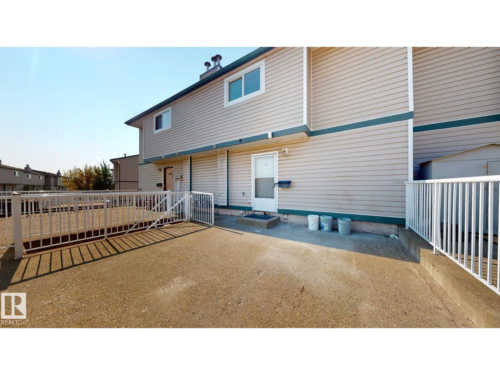 1396 Lakewood Rd W NW, Edmonton, AB T6K 3M2