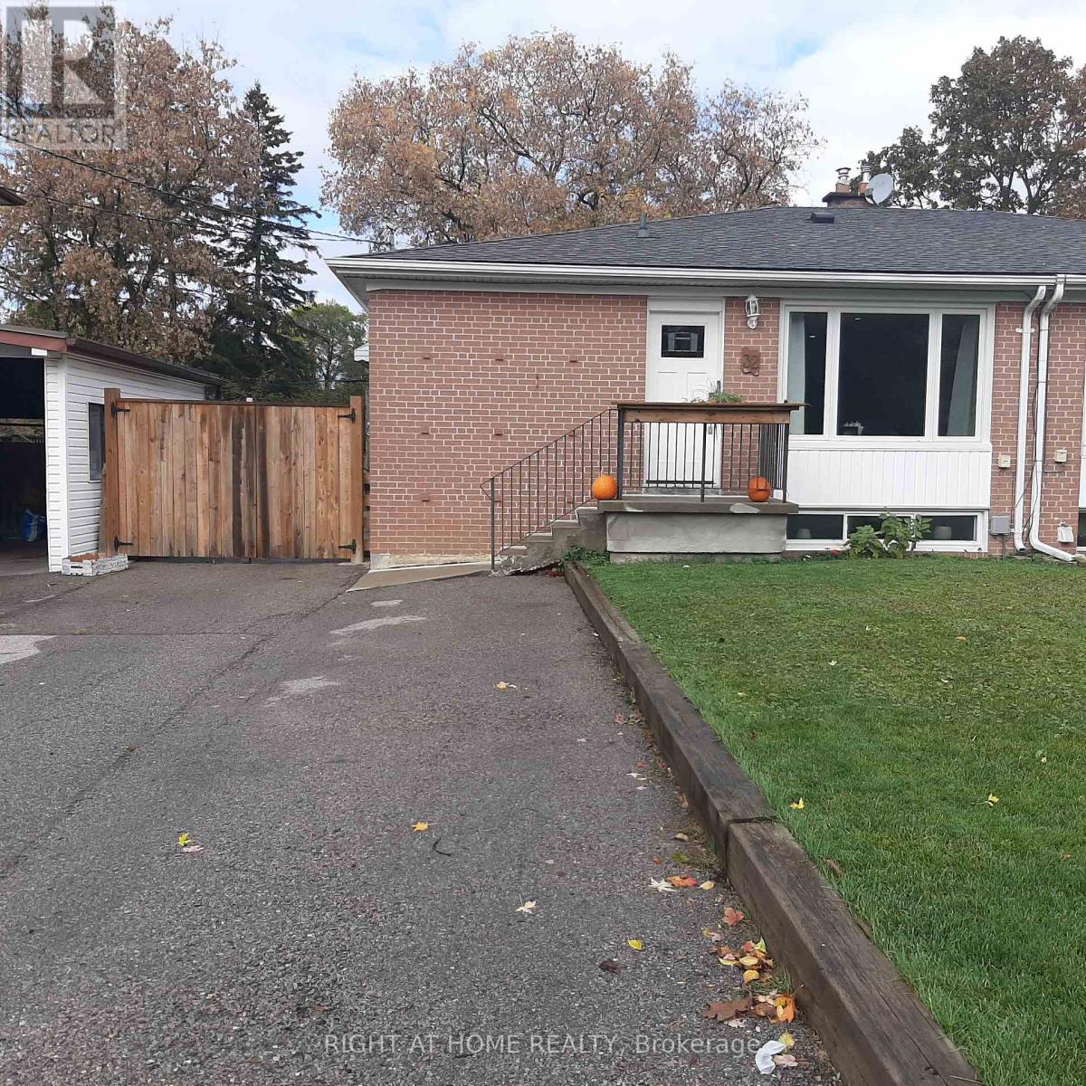 32 Davis Rd, Aurora, ON L4G 2B6
