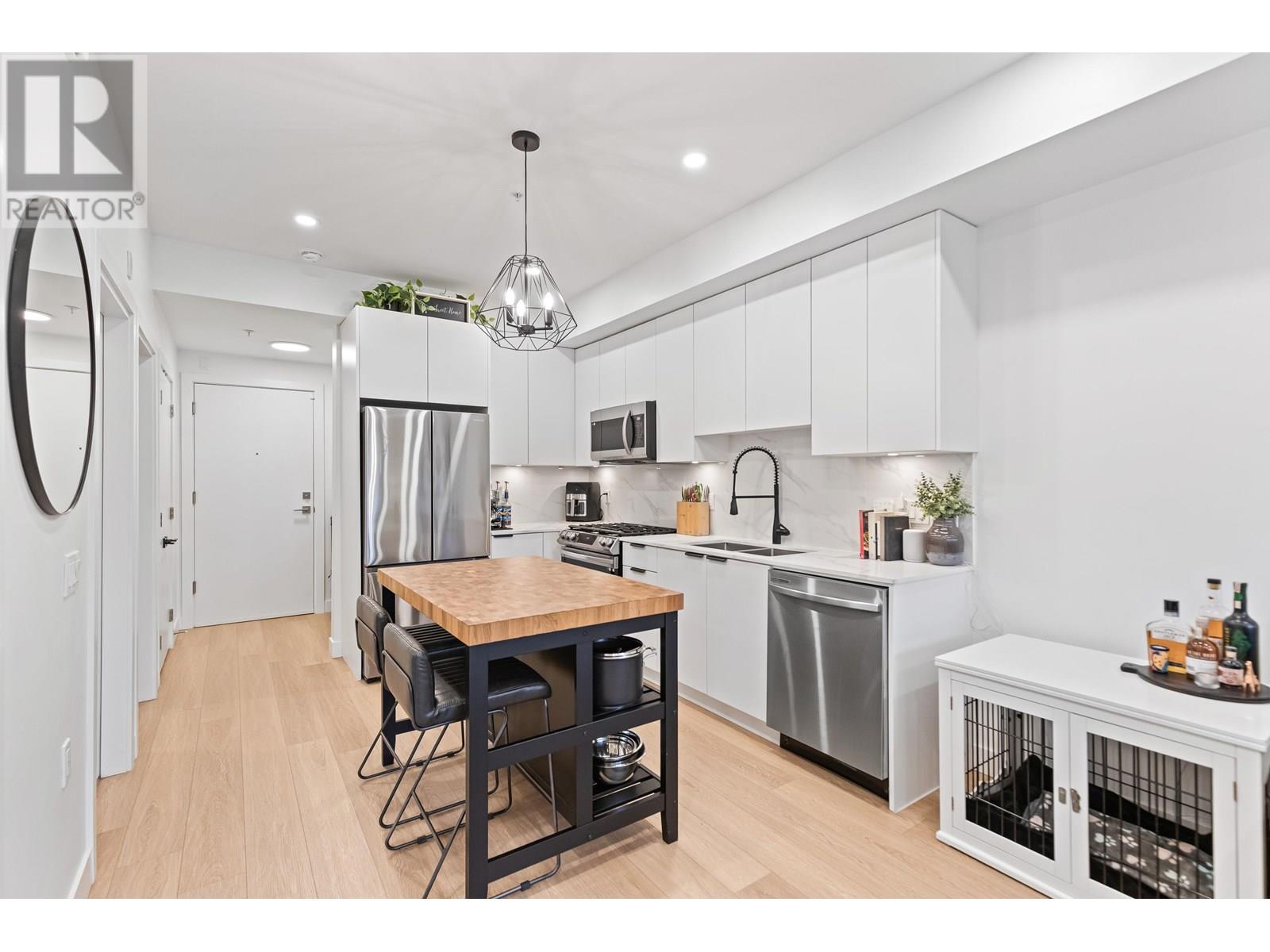 2331 Kelly Avenue Unit 204, Port Coquitlam, BC V3C 1Y3