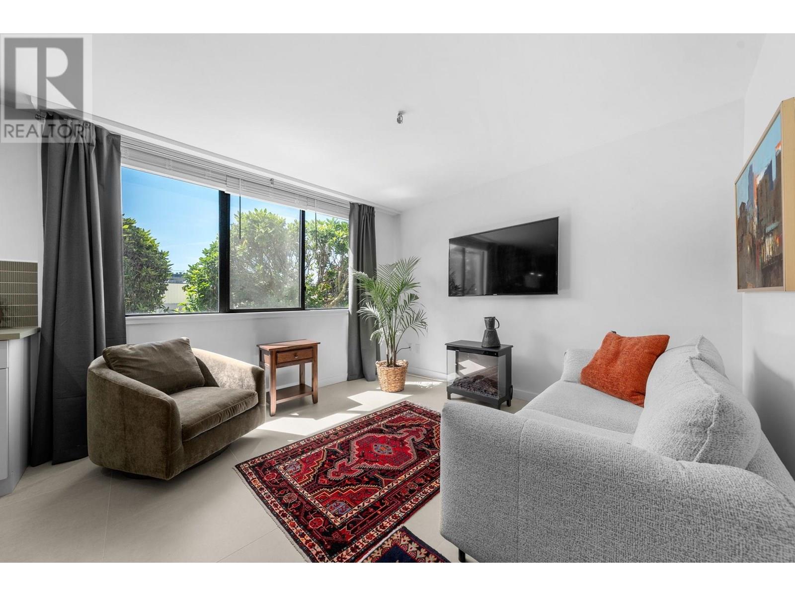 460 14th Street Unit 101a, West Vancouver, BC V7T 2W1