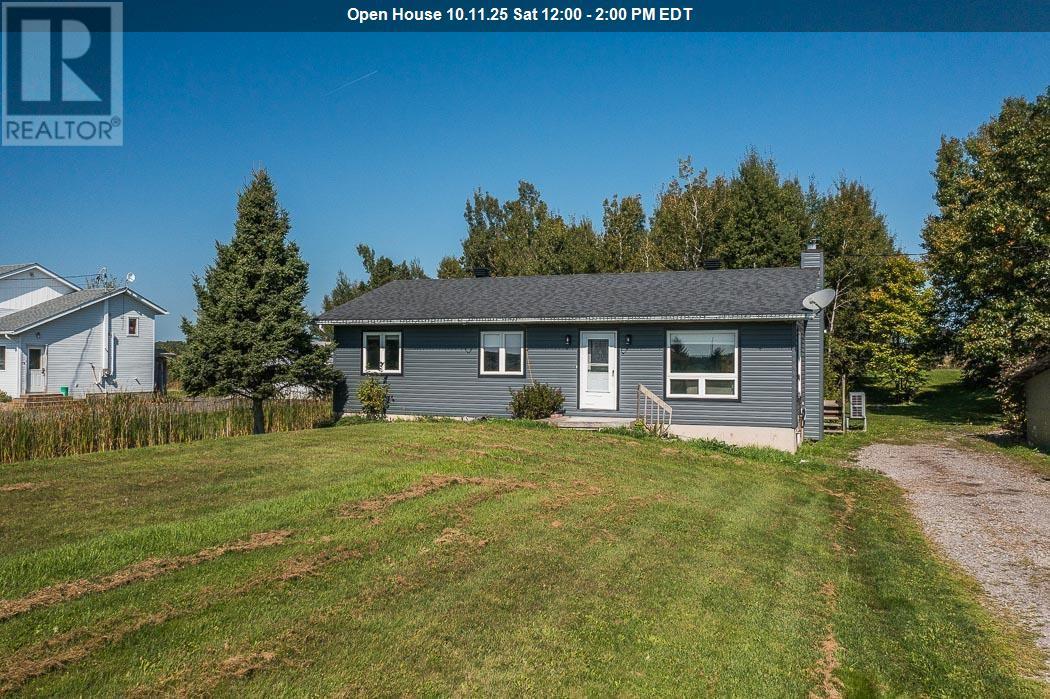 86 Birch Dr, Desbarats, ON P0R 1E0