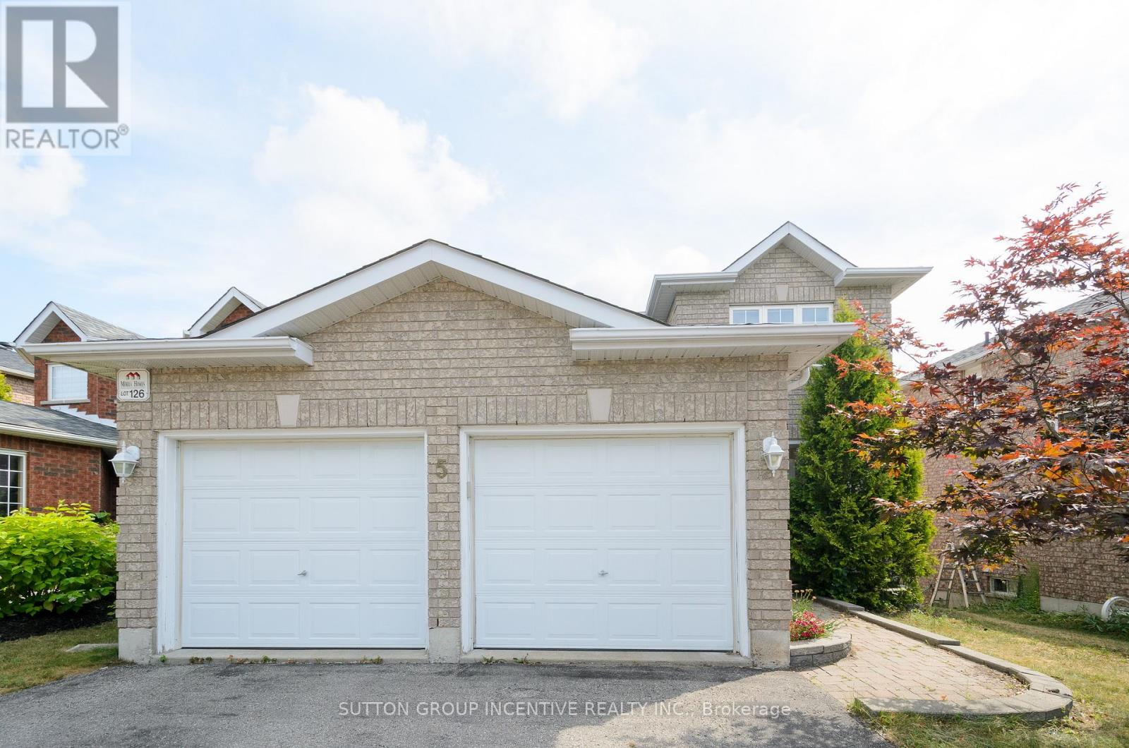 5 Brown Wood Dr, Barrie, ON L4M 6N4