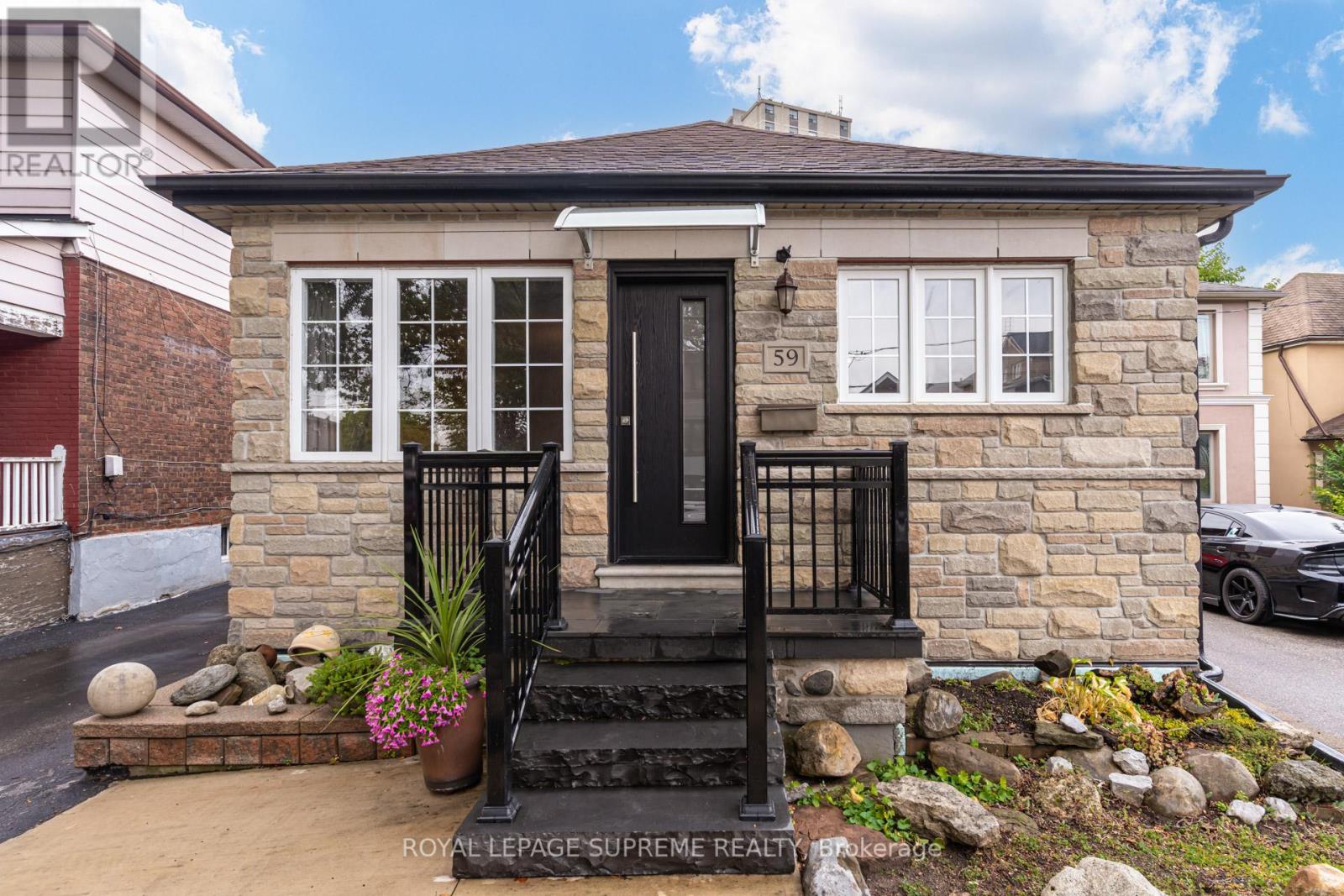 59 Buttonwood Ave, Toronto, ON M6M 2H9