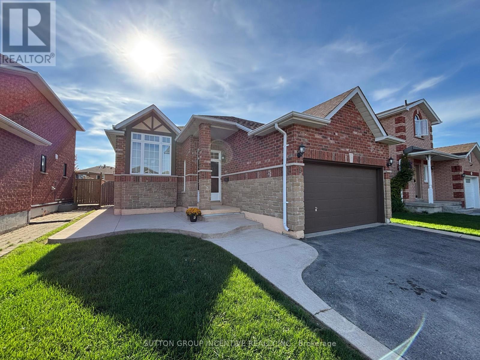 49 Felt Cres, Barrie, ON L4N 8V1