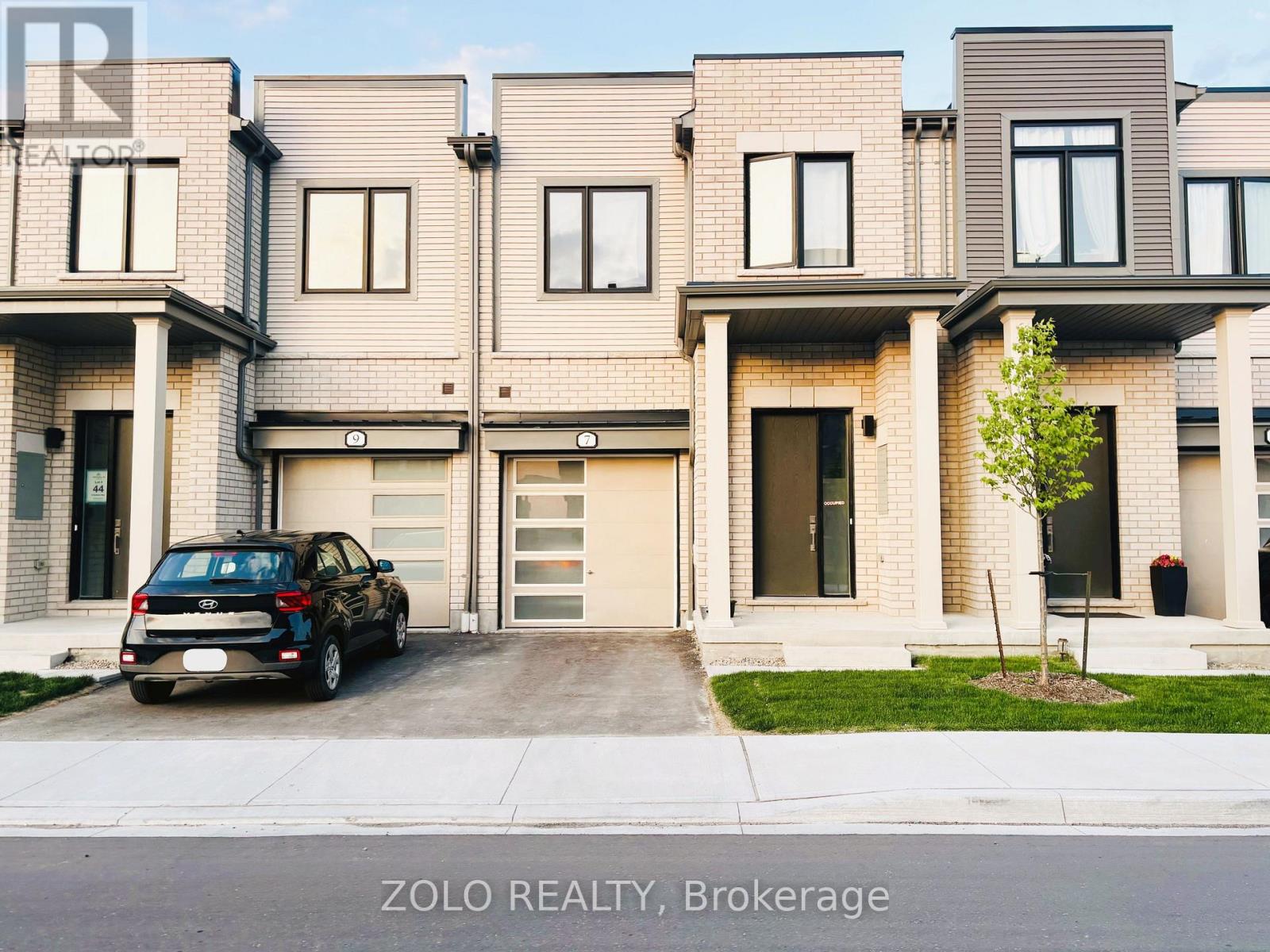 7 Sorbara Way, Whitby Brooklin, ON L1M 0M4