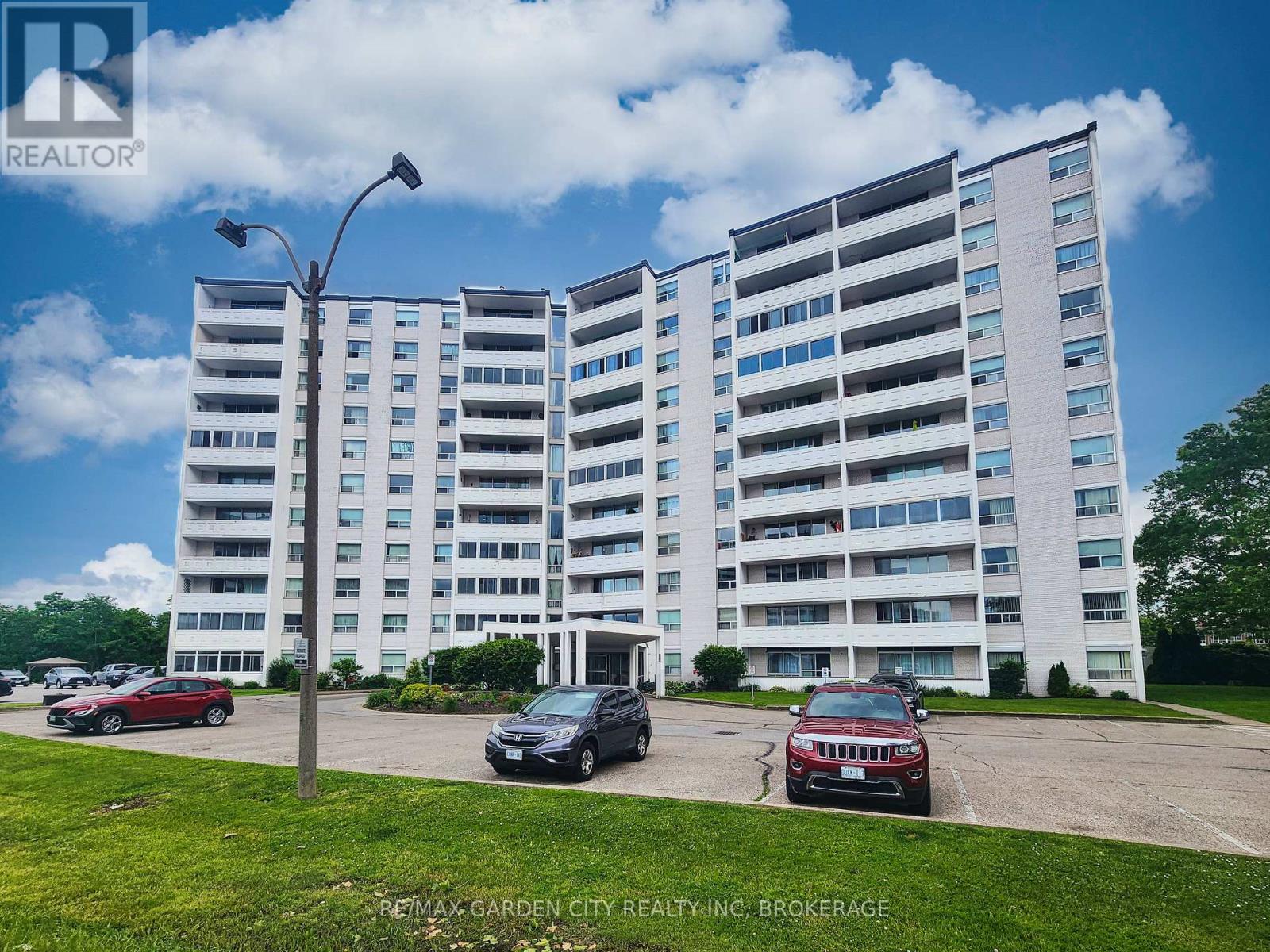 1002 35 Towering Heights Blvd, St. Catharines, ON L2T 3G9