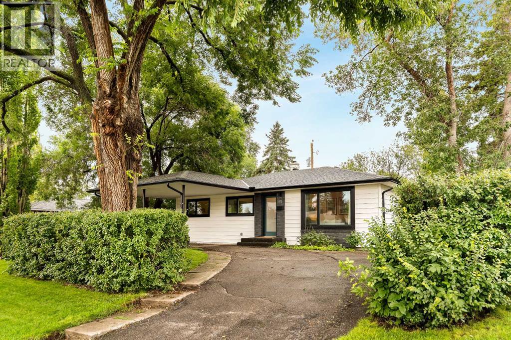 25 Kirby Pl SW, Calgary, AB T2V 2K5