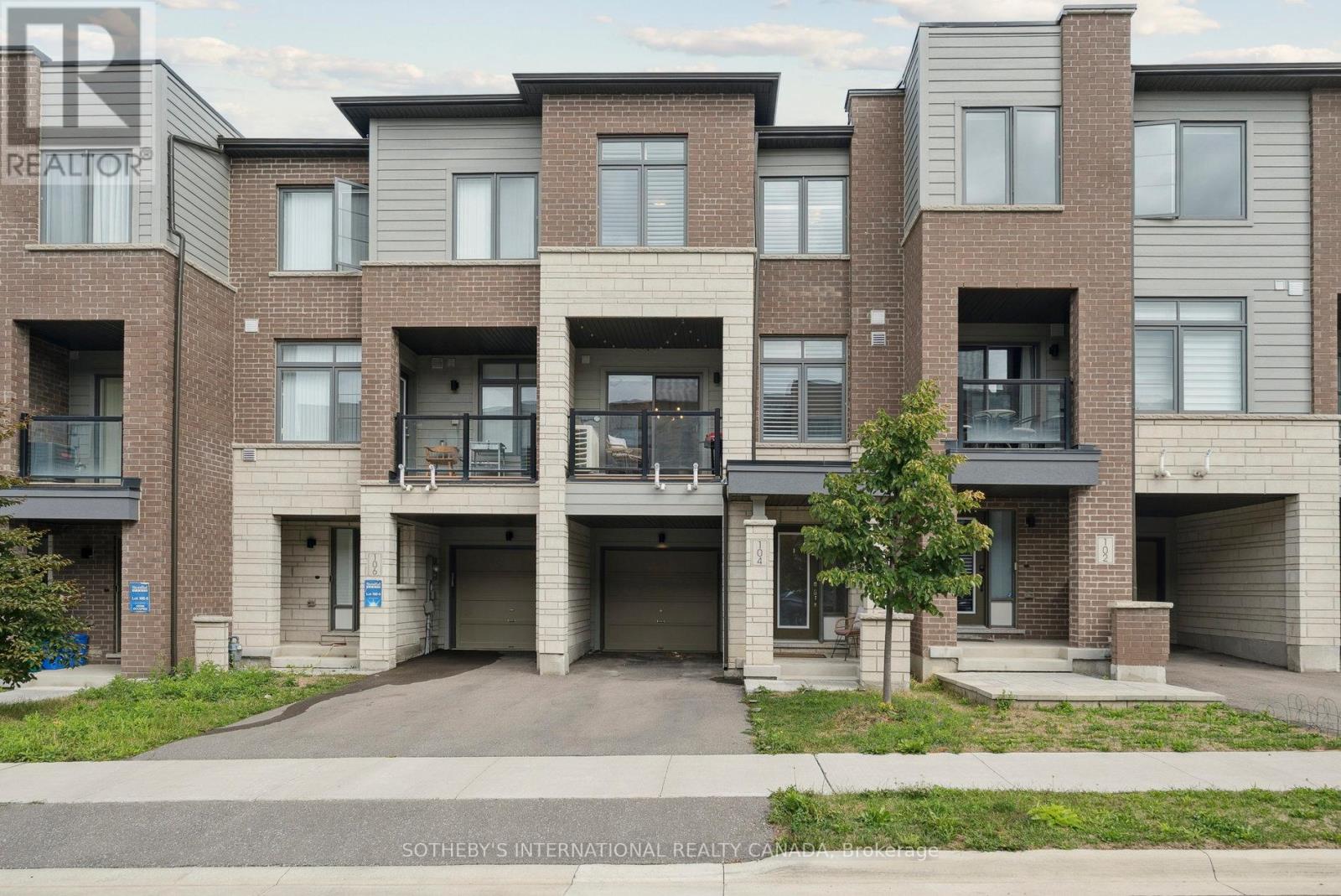 104 Bravo Ln, Newmarket Woodland Hill, ON L3X 0K8