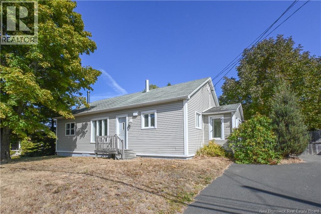 25 Rue Du Portage St, Caraquet, NB E1W 1A8