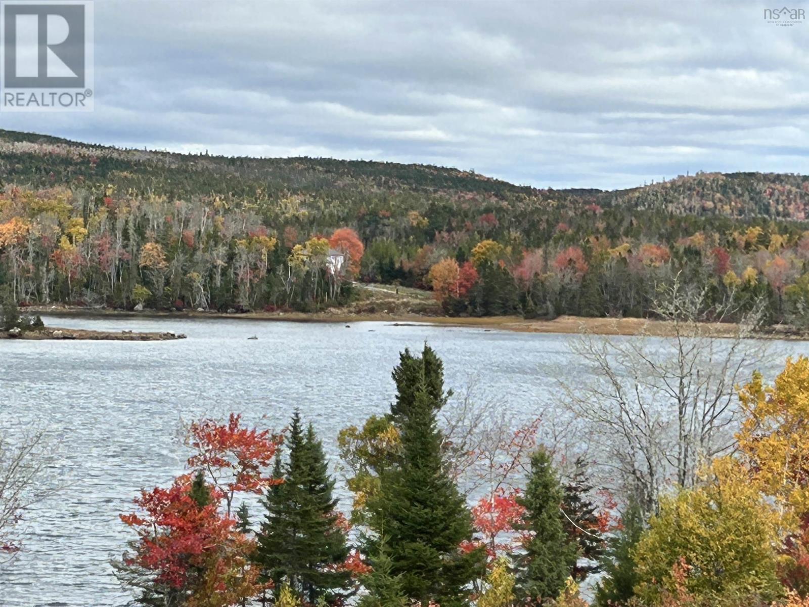 58 Riverside Dr, Goldenville, NS B0J 3S0