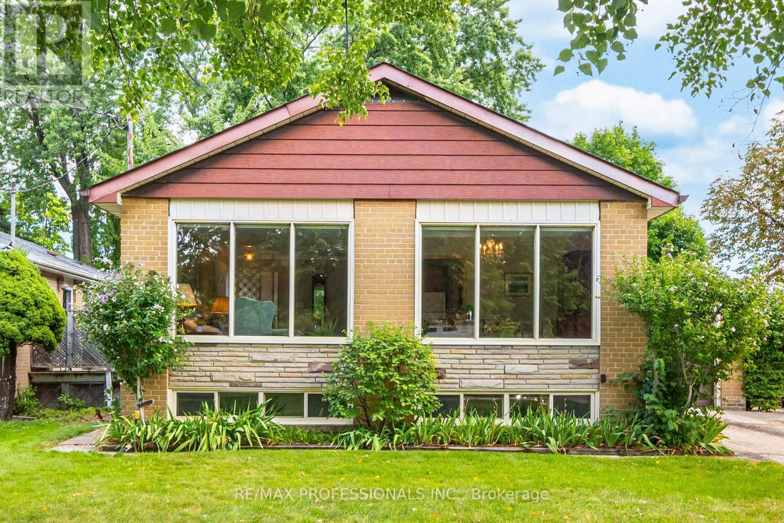 23 Cotman Cres, Toronto Eringate-centennial-west Deane, ON M9B 3A4