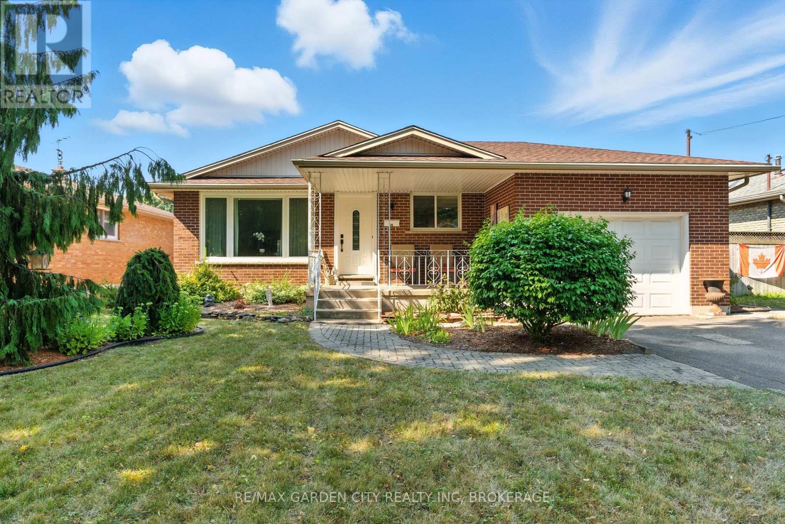 28 Faye Cres, St. Catharines, ON L2N 1N7