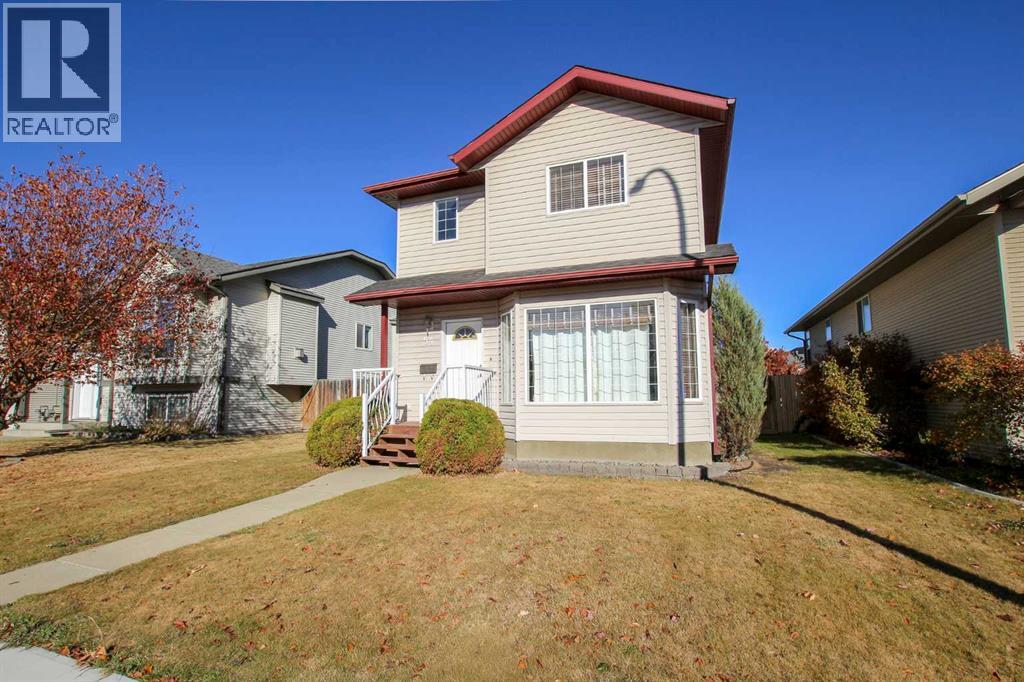 54 Ives Cres, Red Deer, AB T4R 3G9