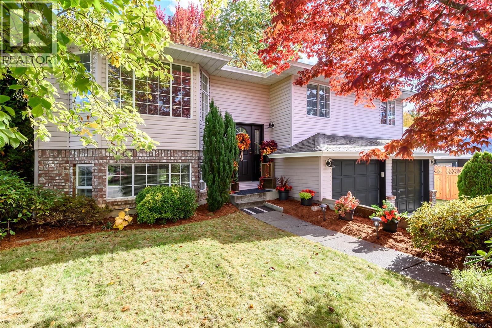 2043 Valley View Dr, Courtenay, BC V9N 8M4