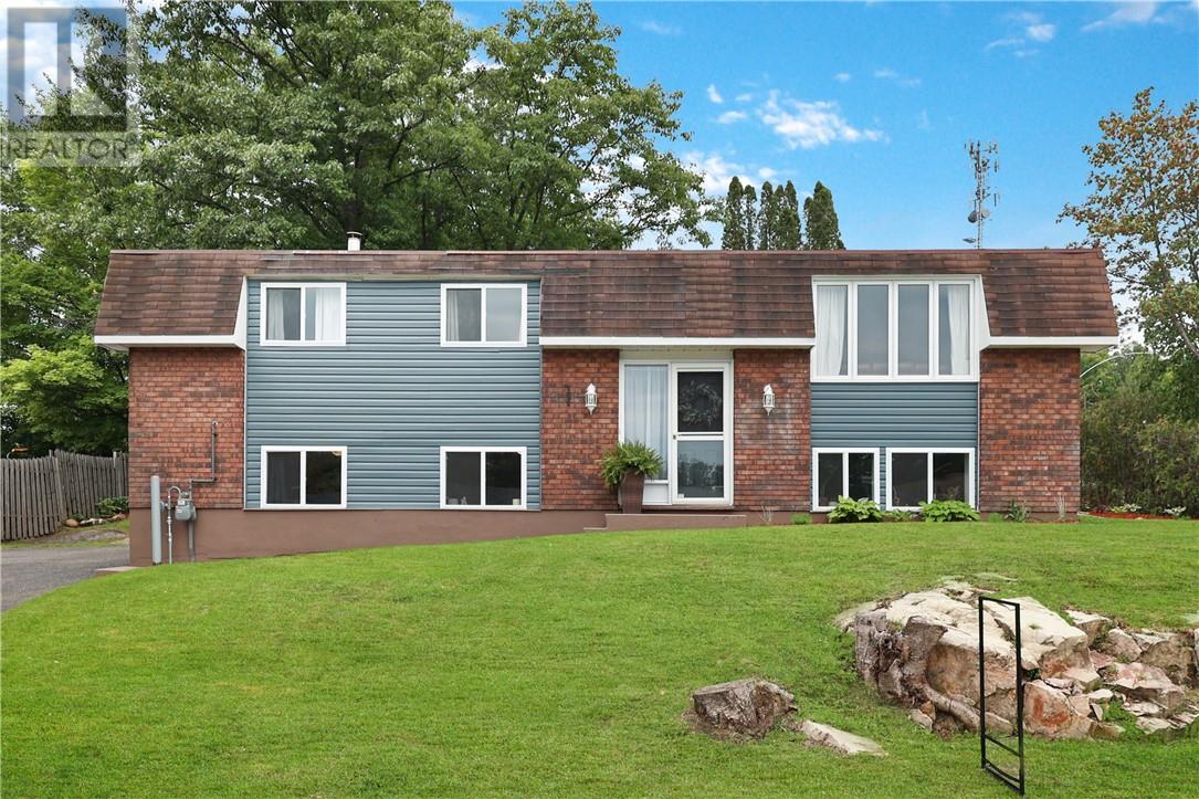 1 Gillanders Rd, Elliot Lake, ON P5A 1W4