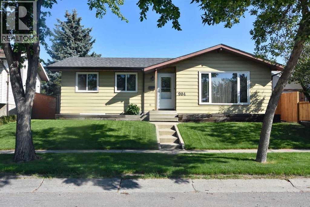 904 Abbotsford Dr NE, Calgary, AB T2A 6B8