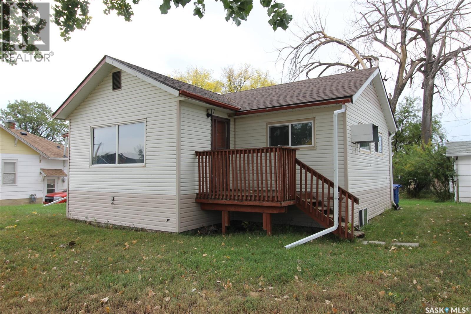 138 Redcoat Dr, Eastend, SK S0N 0T0