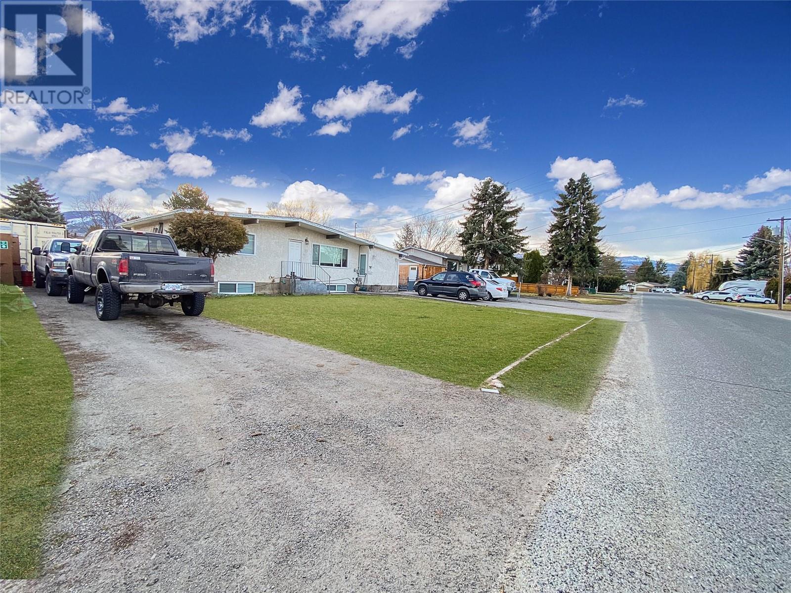 195-215 Davie Rd S, Kelowna, BC V1Y 6N8