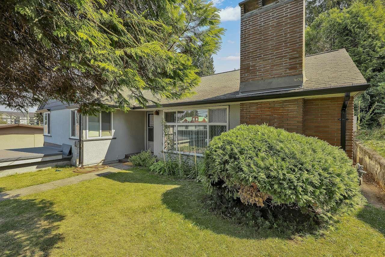 2374 Hillside Dr, Abbotsford, BC V2S 3R7