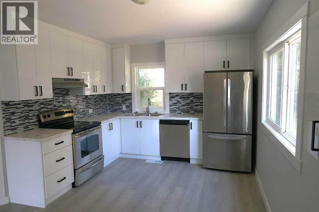 207 Centre St, Lomond, AB T0L 1G0