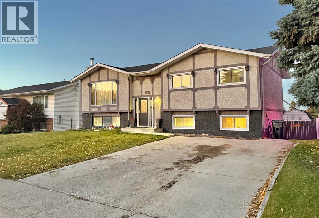 126 Maligne Dr, Hinton, AB T7V 1J3