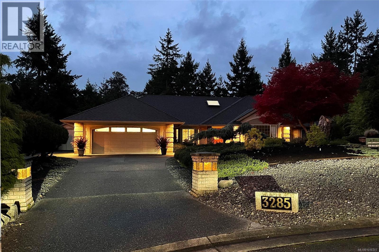 3285 Hobart Pl, Nanoose Bay, BC V9P 9H6