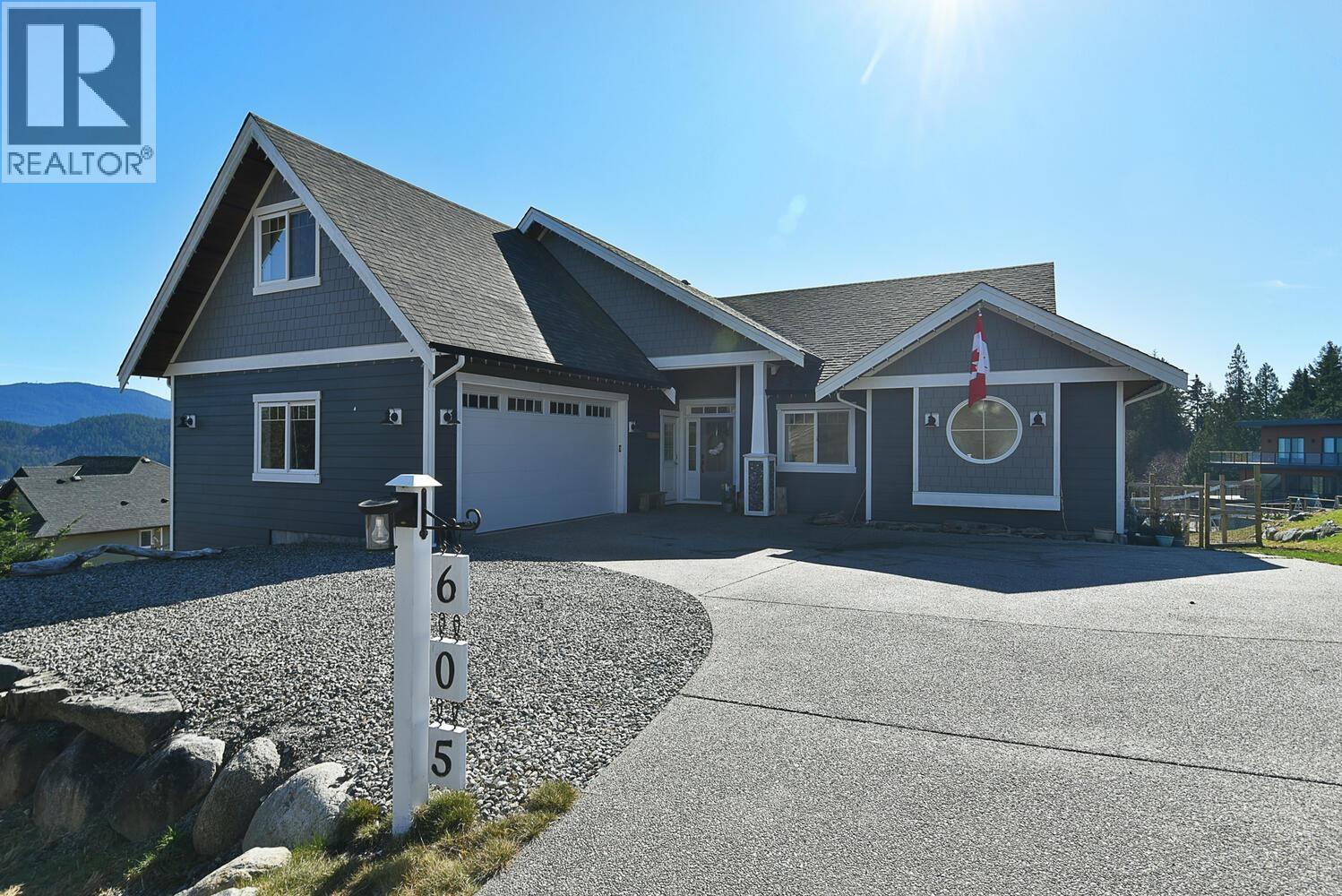 605 Woodland Ave, Gibsons, BC V0N 1V1