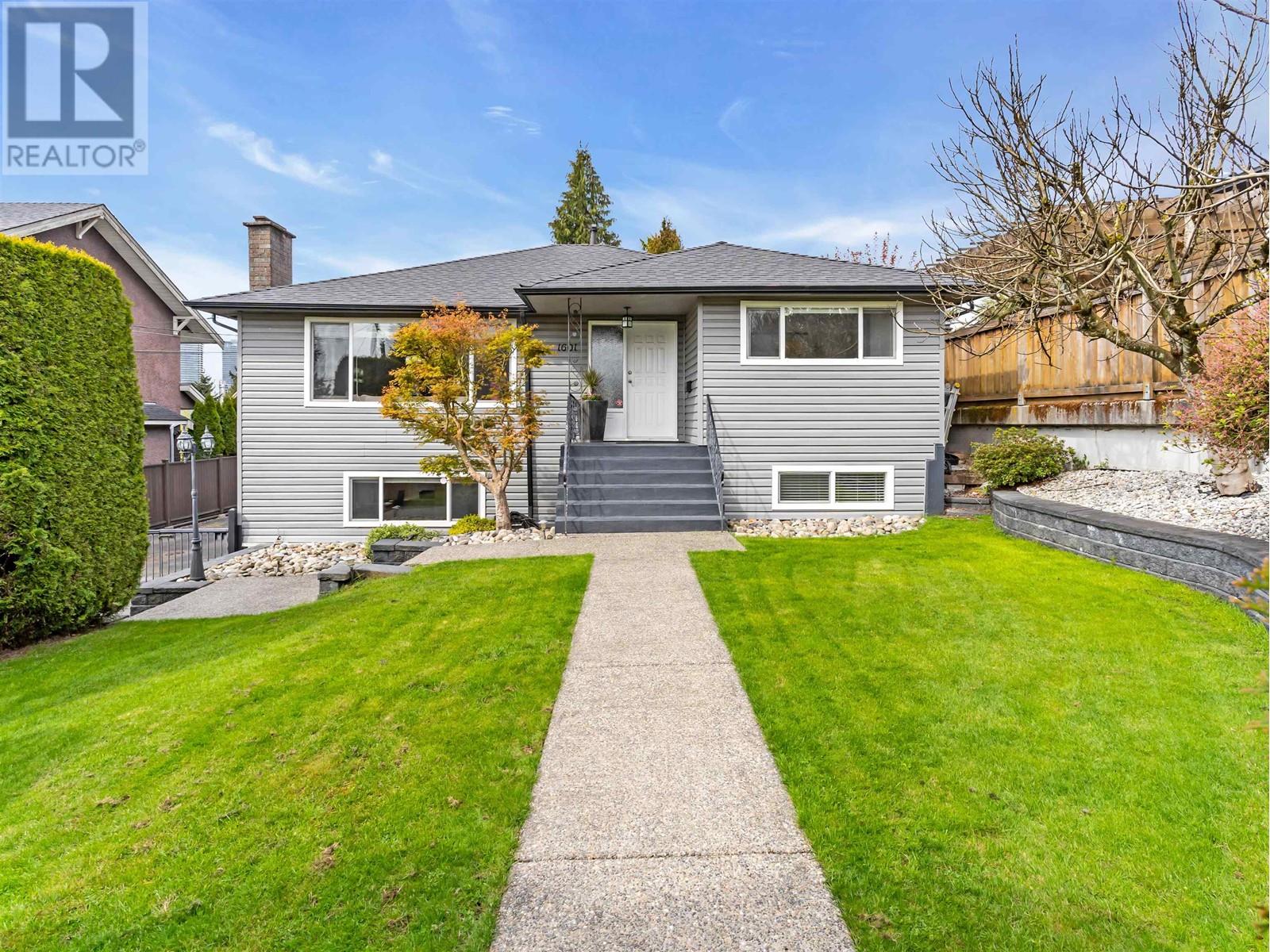1601 Holdom Ave, Burnaby, BC V5B 3V7