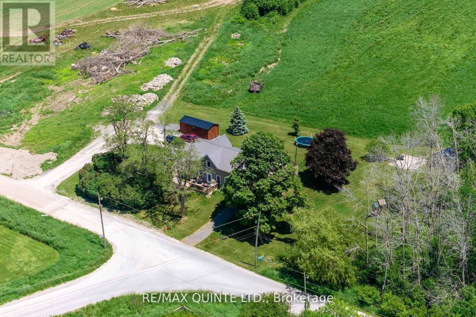 2 Baitleys Rd, Prince Edward County Hillier, ON K0K 3L0